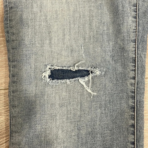 Old Navy Boyfriend Straight Embroidered Detail Distressed Patches 24 Plu… - Picture 11 of 16